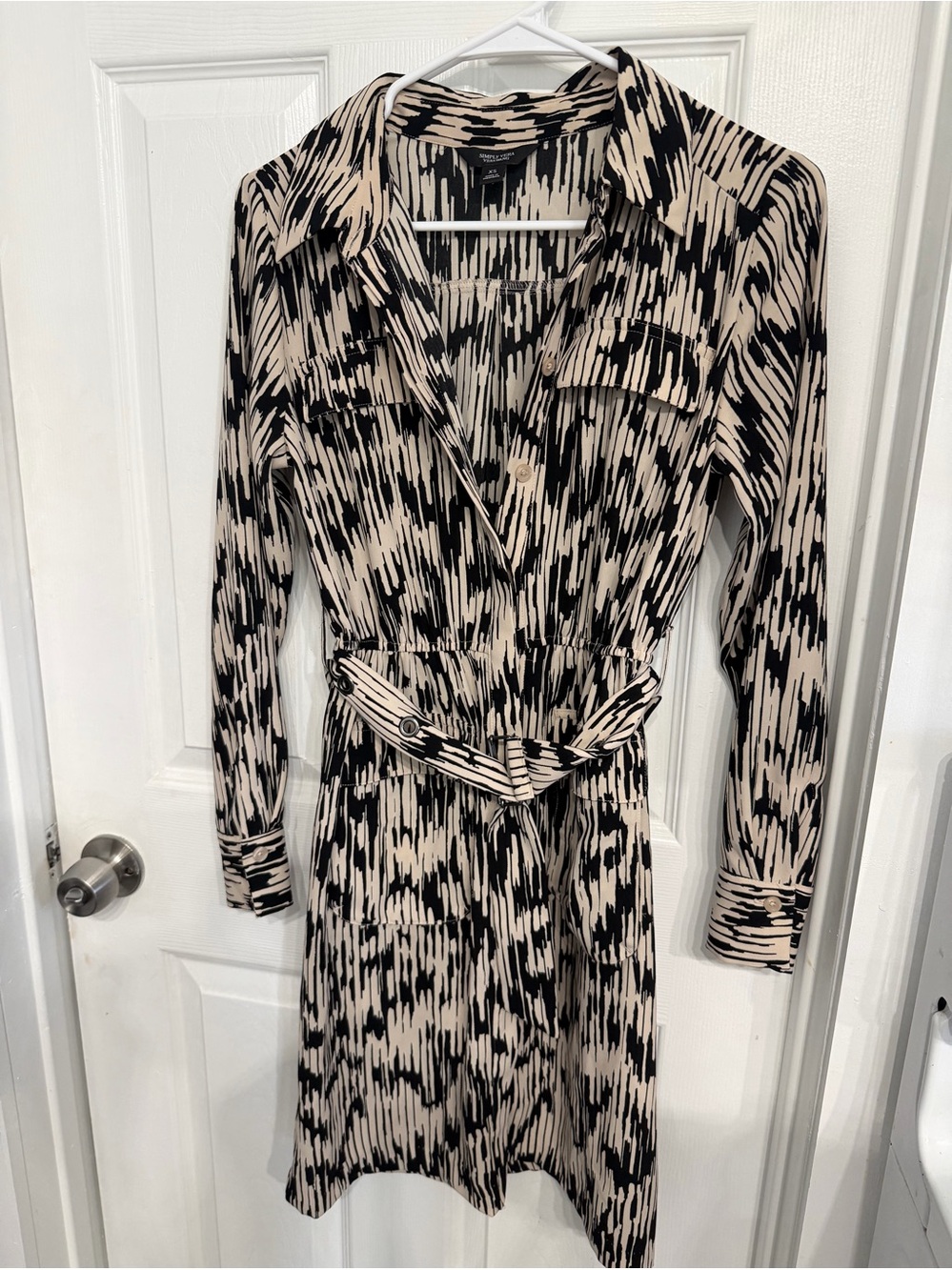 Simply Vera Vera Wang Black and Cream Abstract Print Shirt Dress with Belt